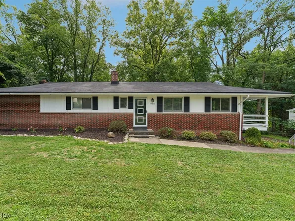 12600 Sunset Dr, Garfield Heights, OH 44125