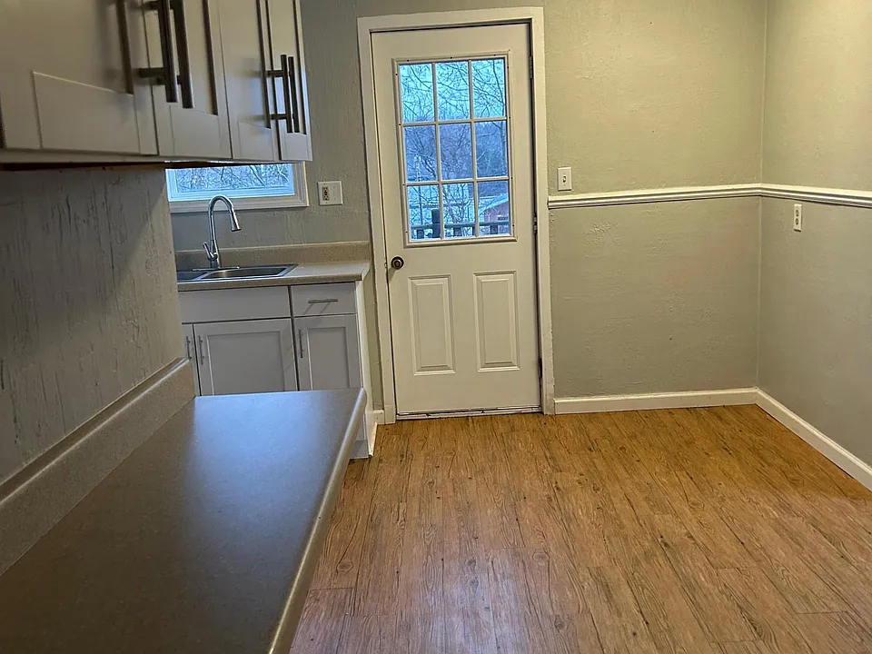 Kitchen eatin area