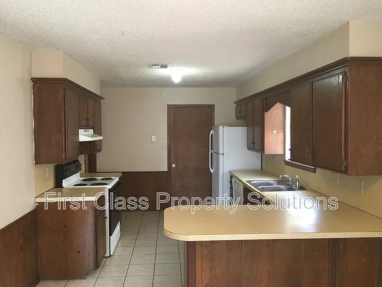 513 NW 114th St — Photo 4