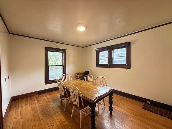 4th image of 1008 W Huron St