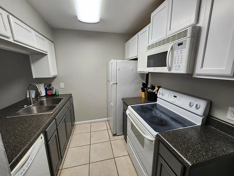 2228 Timberwood Cir N — Photo 11