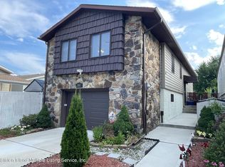 250 Tanglewood Dr, Staten Island, NY 10308