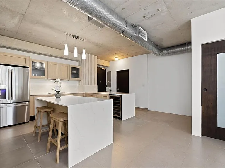 404 Avenue Constitucion #7 — Photo 2