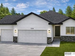 17619 Greenleaf St, Omaha, NE 68136