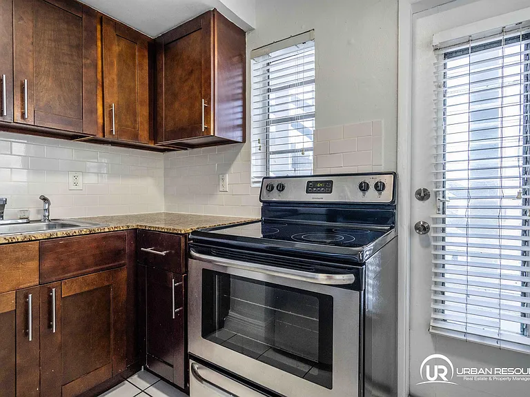 7931 East Dr #301 — Photo 15