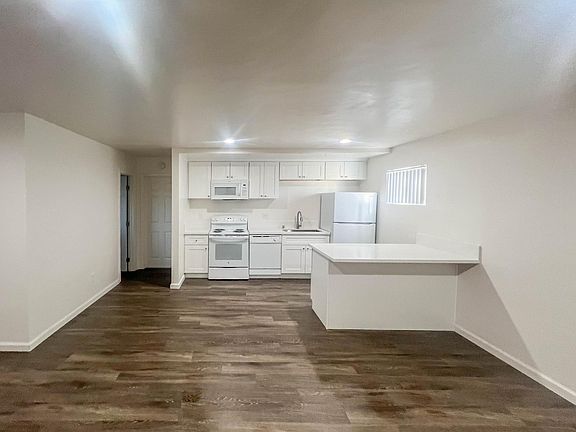 5th image of 974 Thomas Ave #9