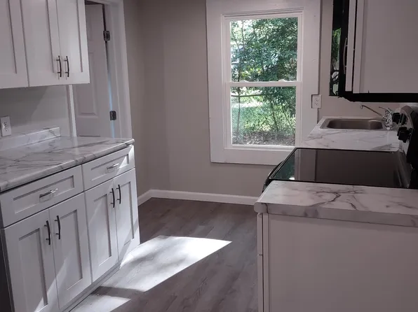 22 Glass St, Saraland, AL 36571