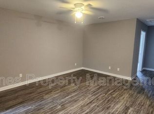 120 W 52nd Byp #D-2, Pilot Mountain, NC 27041