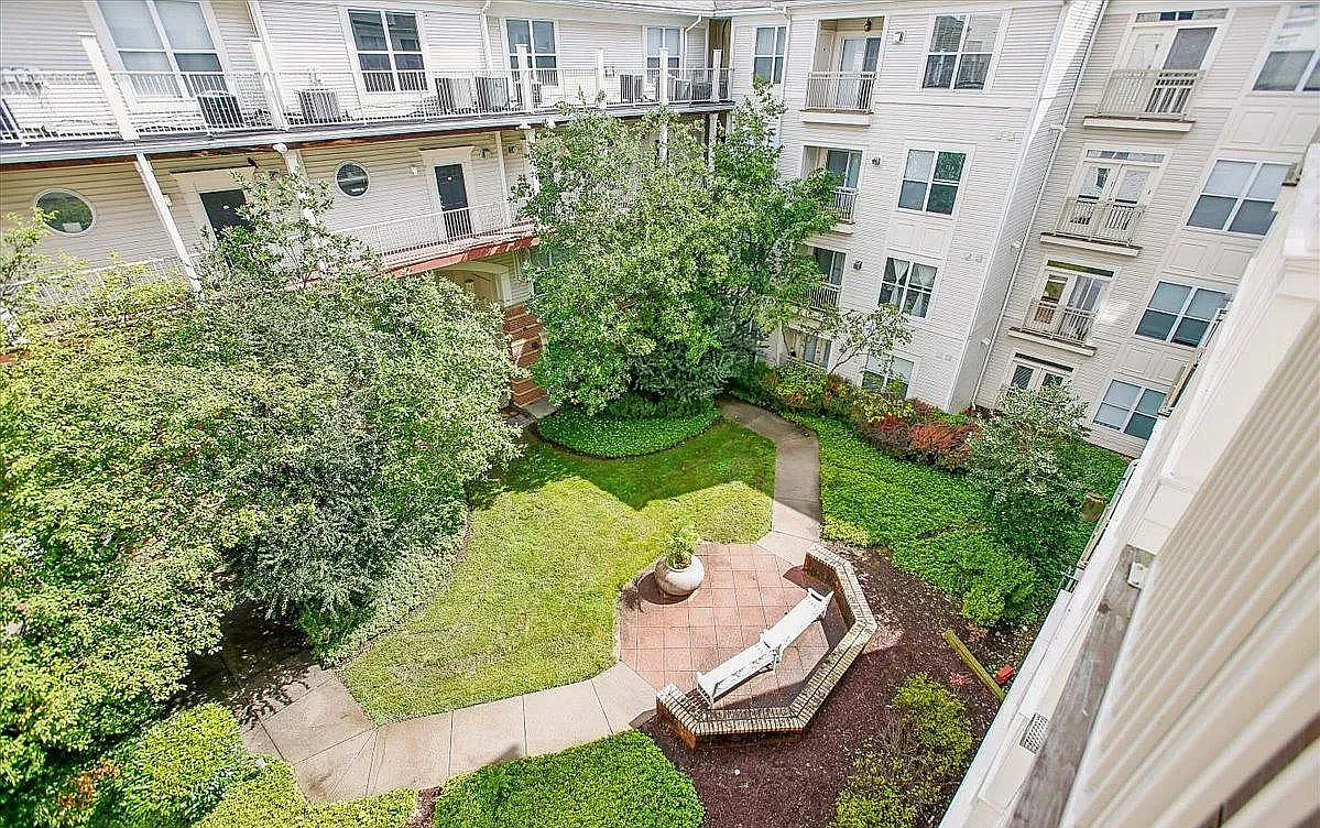 2 bed, 1098 sqft, $3,600 — Photo 1