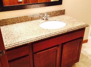 14901 Library Ln APT 111, New Berlin, WI 53151