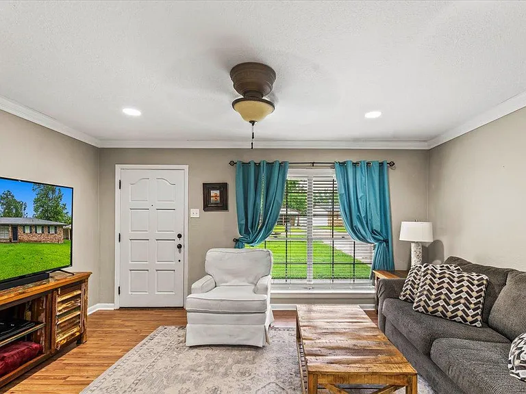 10035 Devonshire Dr — Photo 5