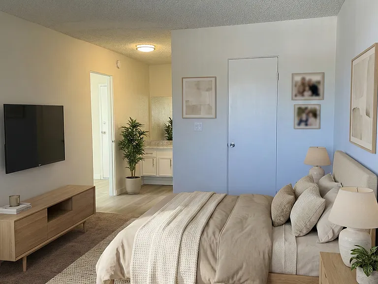 11434 Calvert St — Photo 5