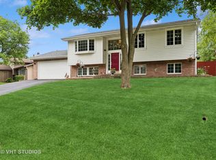2411 Rose Tree Ln, Lindenhurst, IL 60046