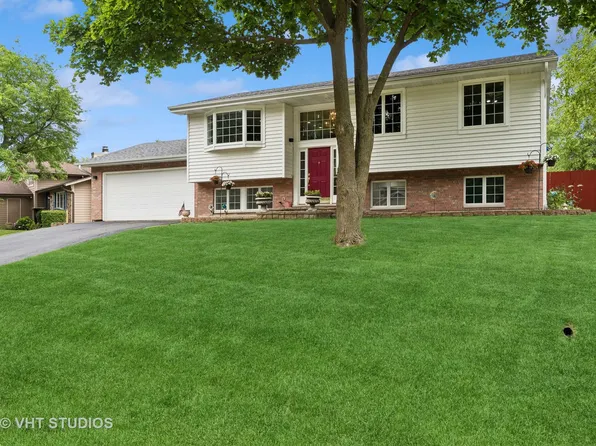 2411 Rose Tree Ln, Lindenhurst, IL 60046