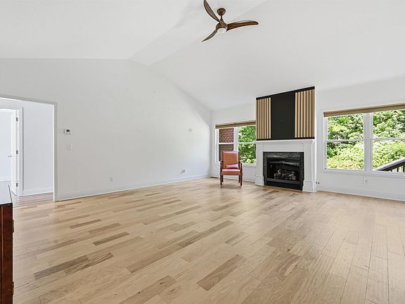 5th image of 220 Meadow Ridge Ct