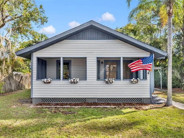 214 N New Hampshire Ave, Tavares, FL 32778