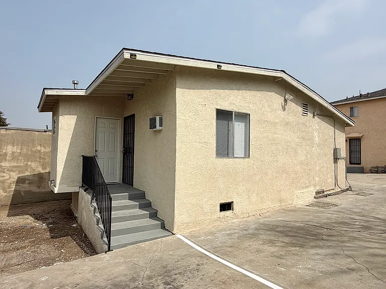 2524 Lancaster Ave — Photo 16