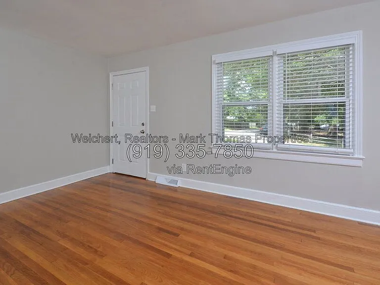 2405 Albany St — Photo 20