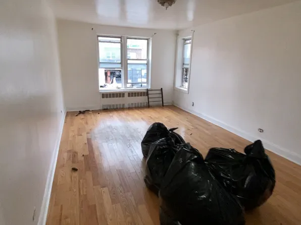 2112 Starling Avenue image 2 of 2