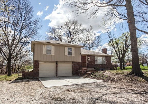 3rd image of 7545 W 150th St