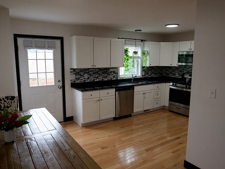 15 Irving St — Photo 8