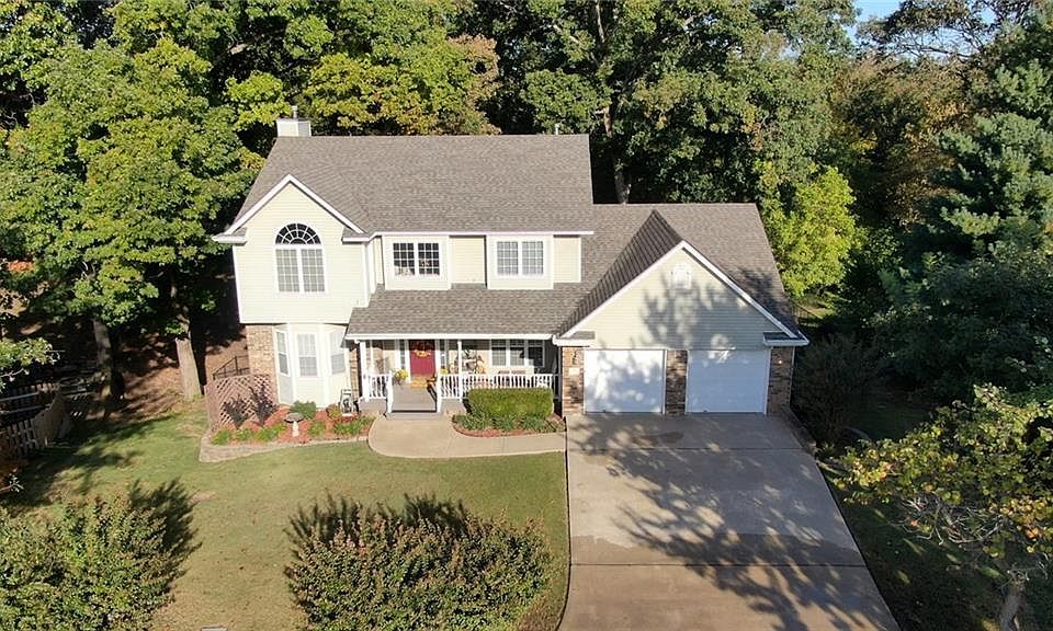 1st image of 111 Fox Glove Ln