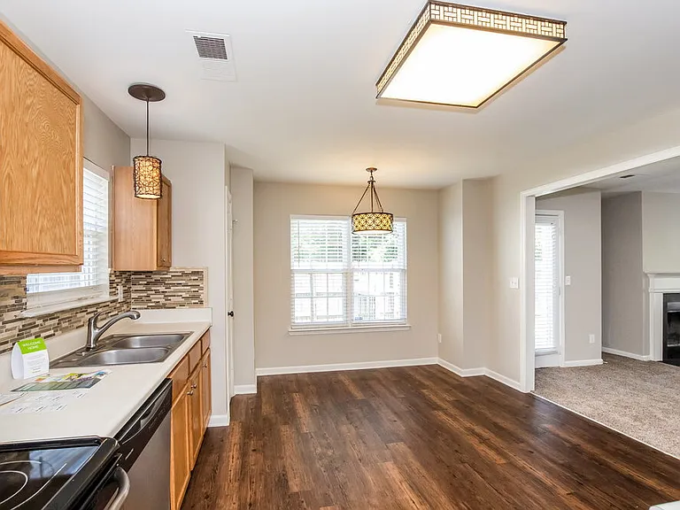 11909 Aubreywood Dr — Photo 8