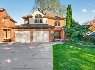 8 Cayley Ct, Dundas, ON L9H6W5