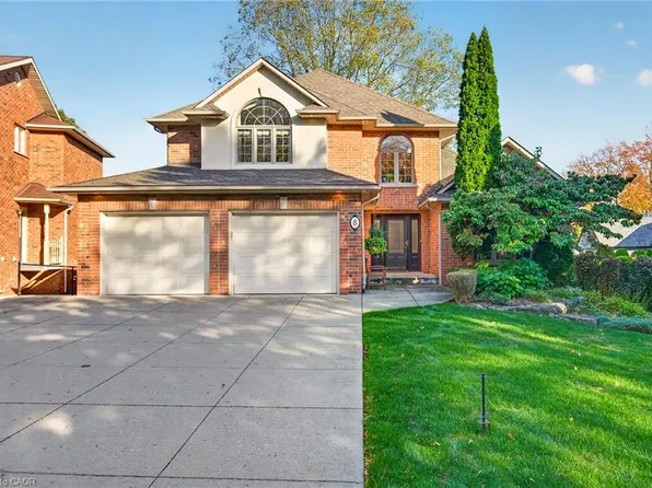 8 Cayley Ct, Dundas, ON L9H 6W5