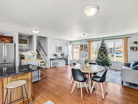 3rd image of 510 Manor Dr