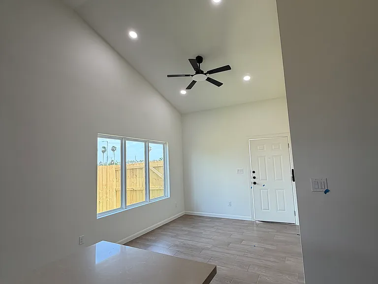 709 Sparrow Ln — Photo 15