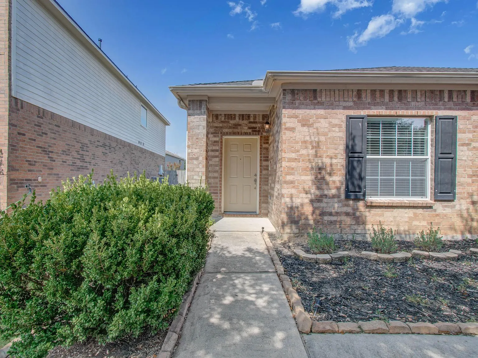 3 bed, 2.0 bath, 1792 sqft, $1,925 — Photo 3
