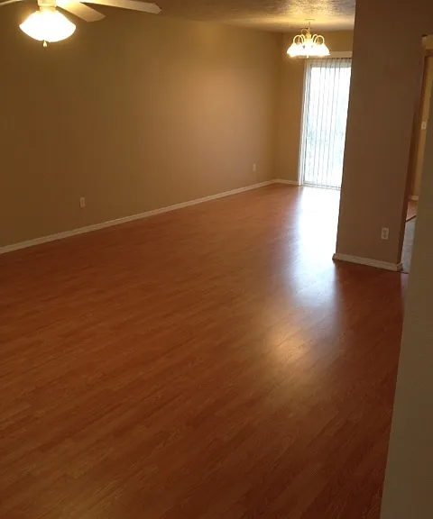 1013 Deer Trail Ln — Photo 3
