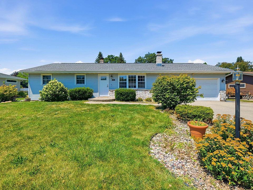 1st image of 855 Clover Ln