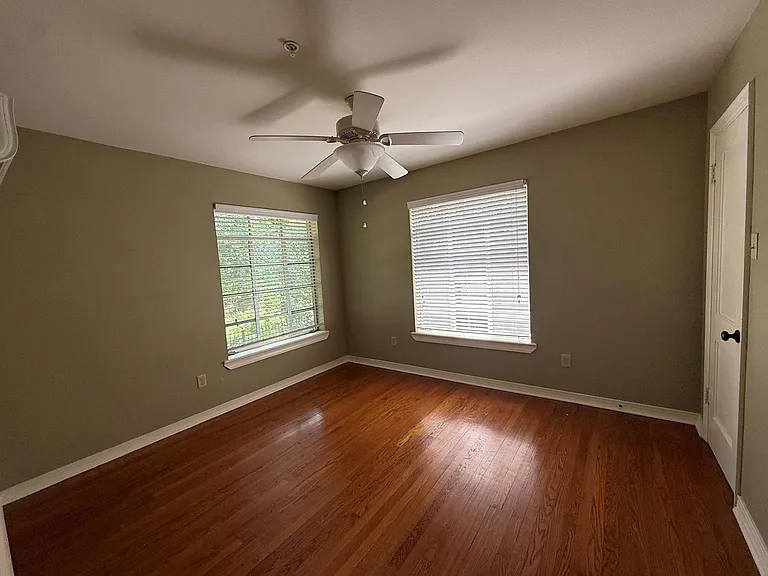 1406 Broadway St — Photo 16