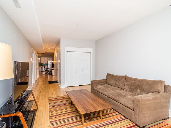 5th image of 4186 N Clarendon Ave APT 2S