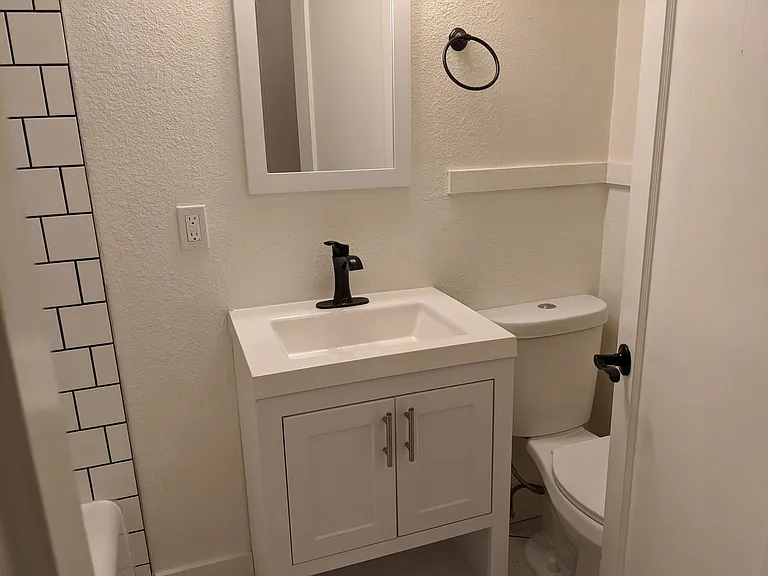 Elise Apartments — Photo 10