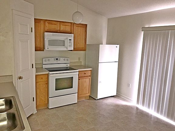 5th image of 2127 Whispering Trails Blvd