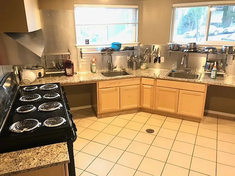 2320 E Madison St — Photo 8