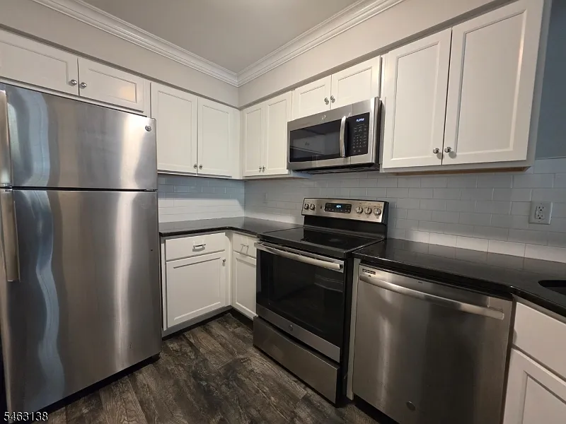 1 bed, 1.0 bath, $1,900 — Photo 1