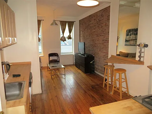 Rented by Performing Assets Corp | media 33