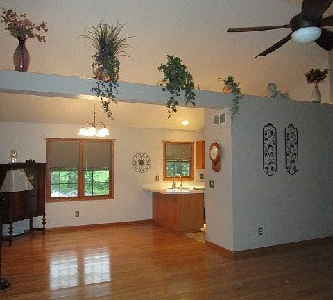 4th image of 377 Meadowview Cir NW