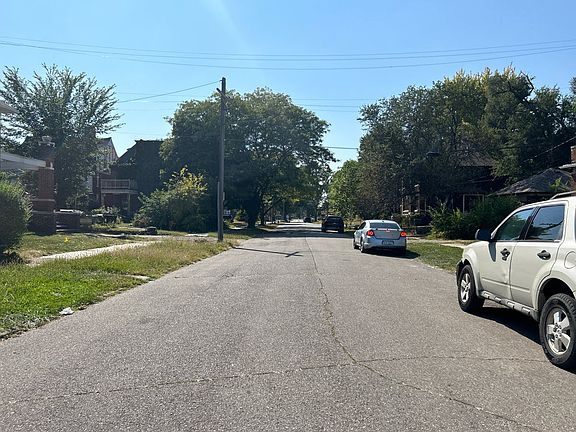 4th image of 2294 Hazelwood St