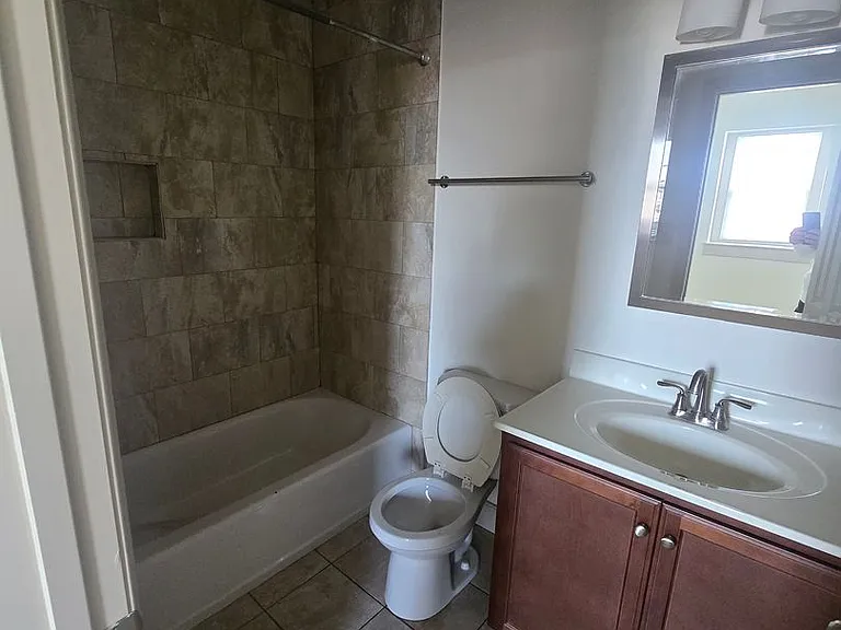 1901 E Franklin St — Photo 7