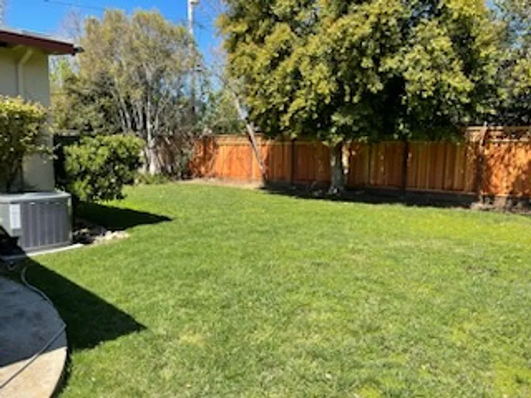 2347 Venndale Ave — Photo 4