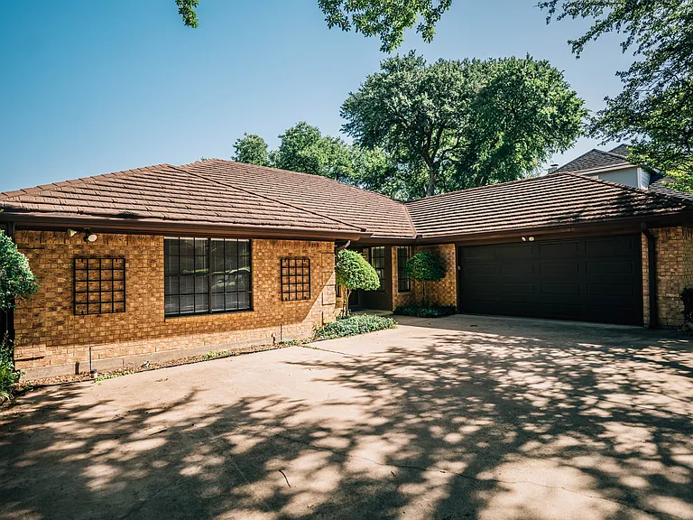6309 Riviera Dr — Photo 45