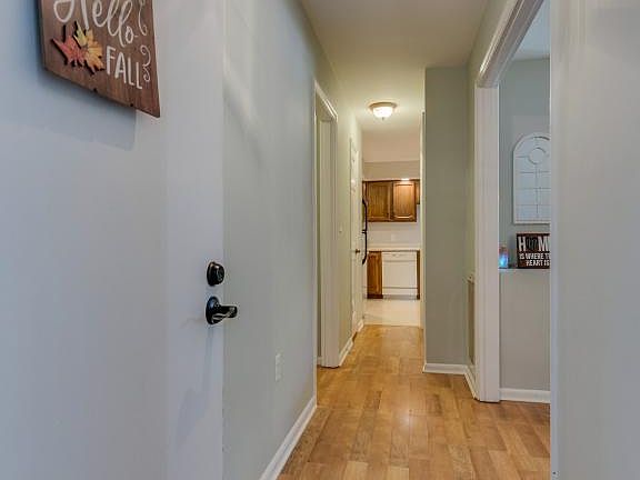 4th image of 1904 Manor Ct APT B