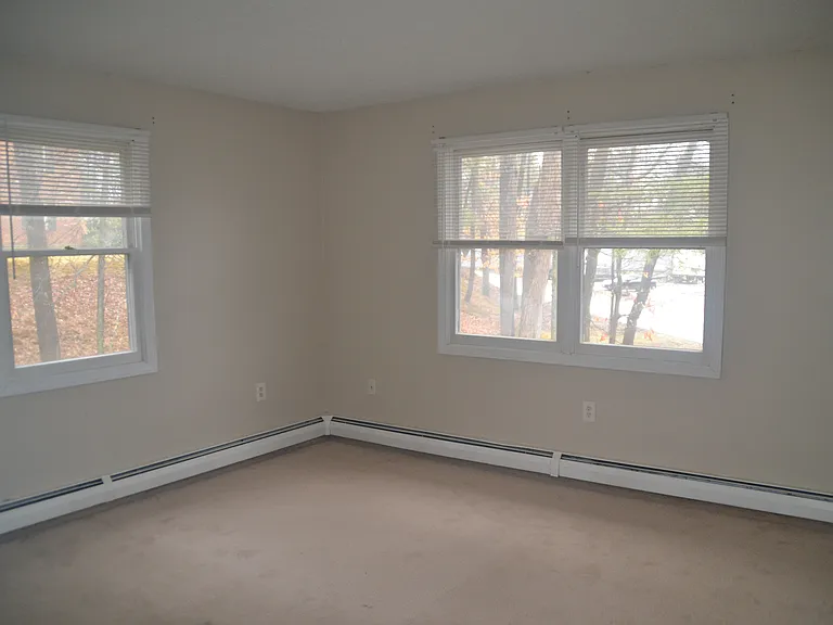 12 Saint James Pl #722 — Photo 4