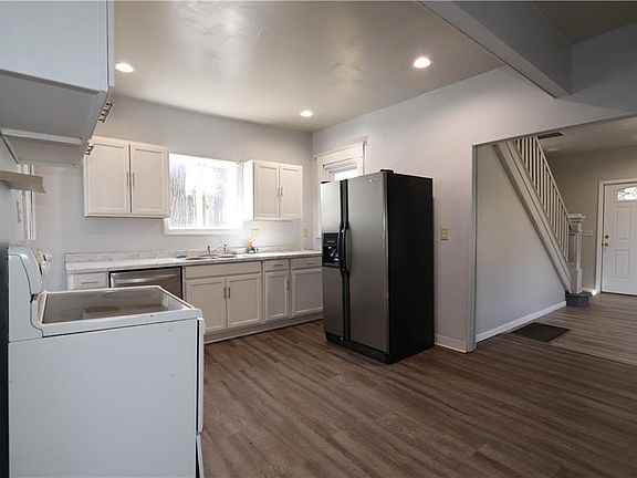 5th image of 830 Unity St