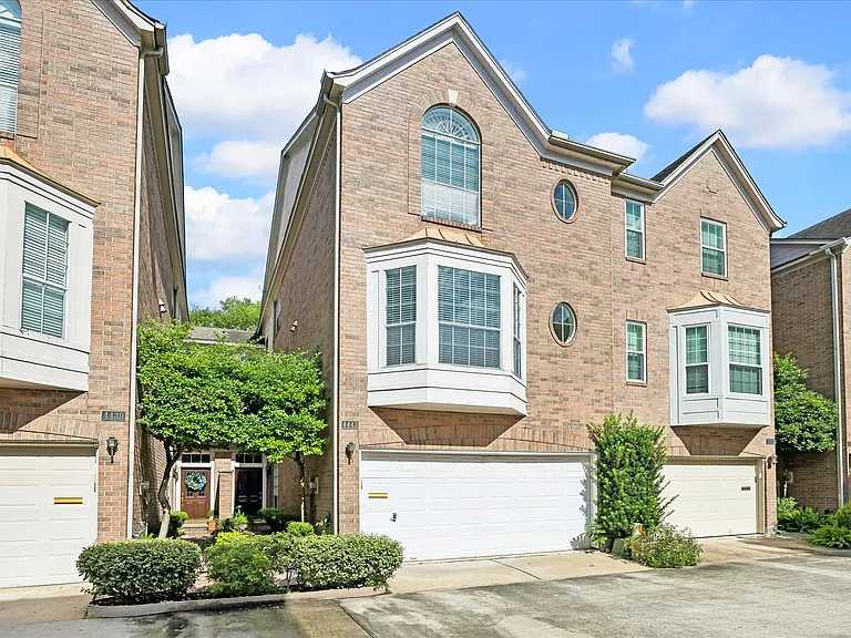 4443 Castle Court Pl — Photo 1